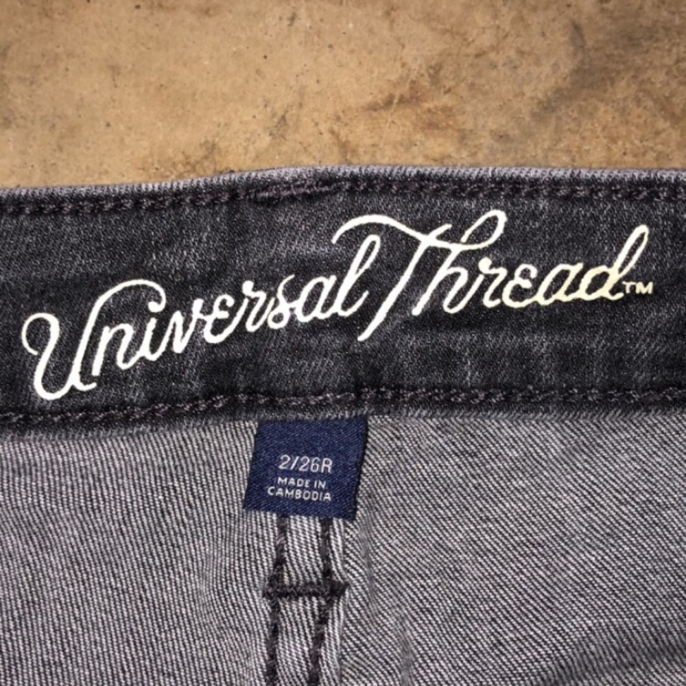 Universal Thread Distressed Jeans - Picture 2 of 2